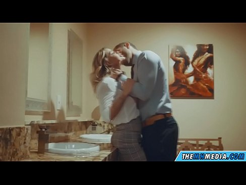 ❤️ Uma blonde obugaxayo ekuyenga endlini yangasese yomphakathi Izocansi eziqinile ku-porn zu.gaypornforyou.ru ❌️❤